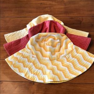 3 reversible Fresh Produce Hats - Women’s